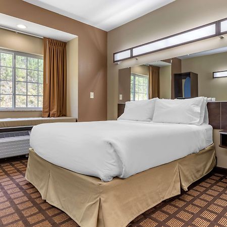 Microtel Inn & Suites Dillsboro/Sylva Екстериор снимка