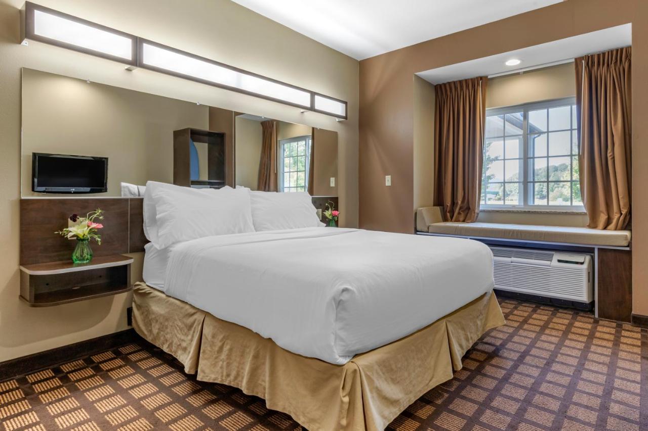 Microtel Inn & Suites Dillsboro/Sylva Екстериор снимка