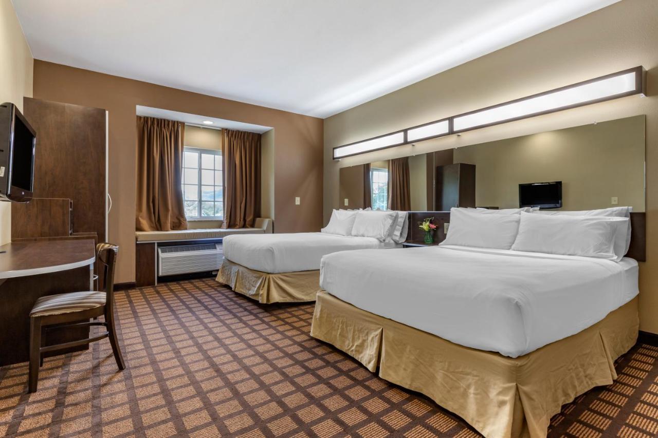 Microtel Inn & Suites Dillsboro/Sylva Екстериор снимка
