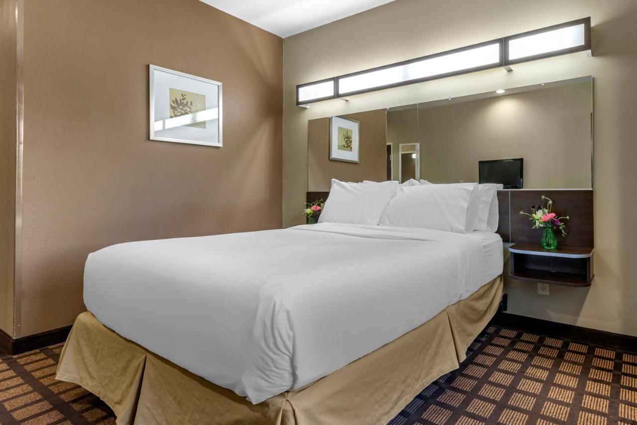 Microtel Inn & Suites Dillsboro/Sylva Екстериор снимка
