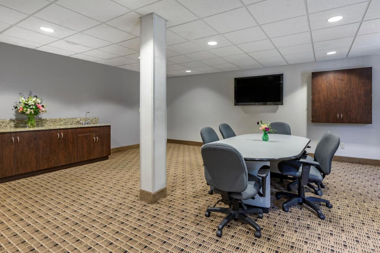 Microtel Inn & Suites Dillsboro/Sylva Екстериор снимка