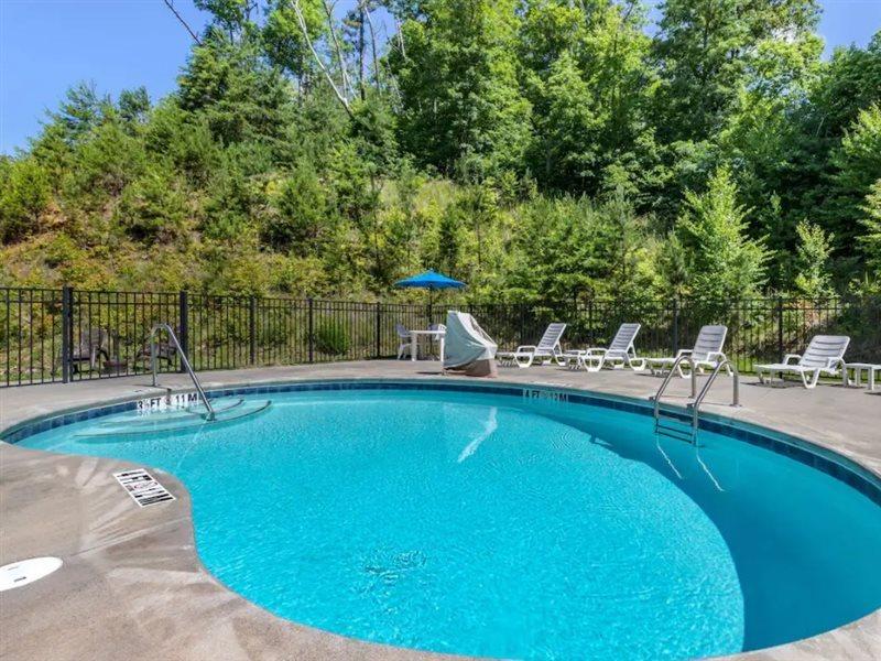 Microtel Inn & Suites Dillsboro/Sylva Екстериор снимка