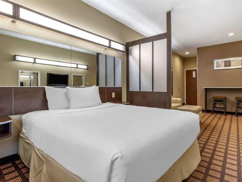 Microtel Inn & Suites Dillsboro/Sylva Екстериор снимка