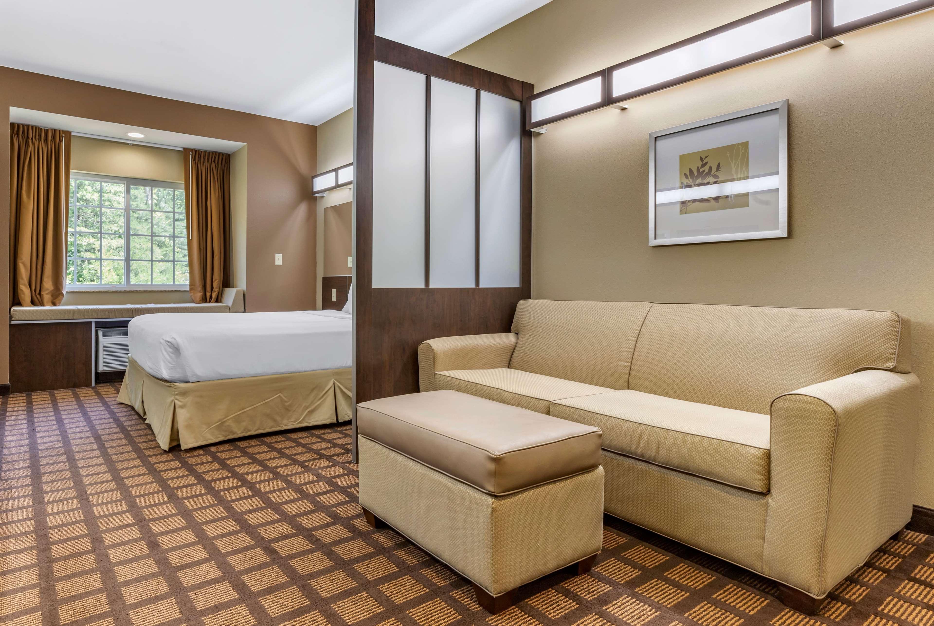 Microtel Inn & Suites Dillsboro/Sylva Екстериор снимка