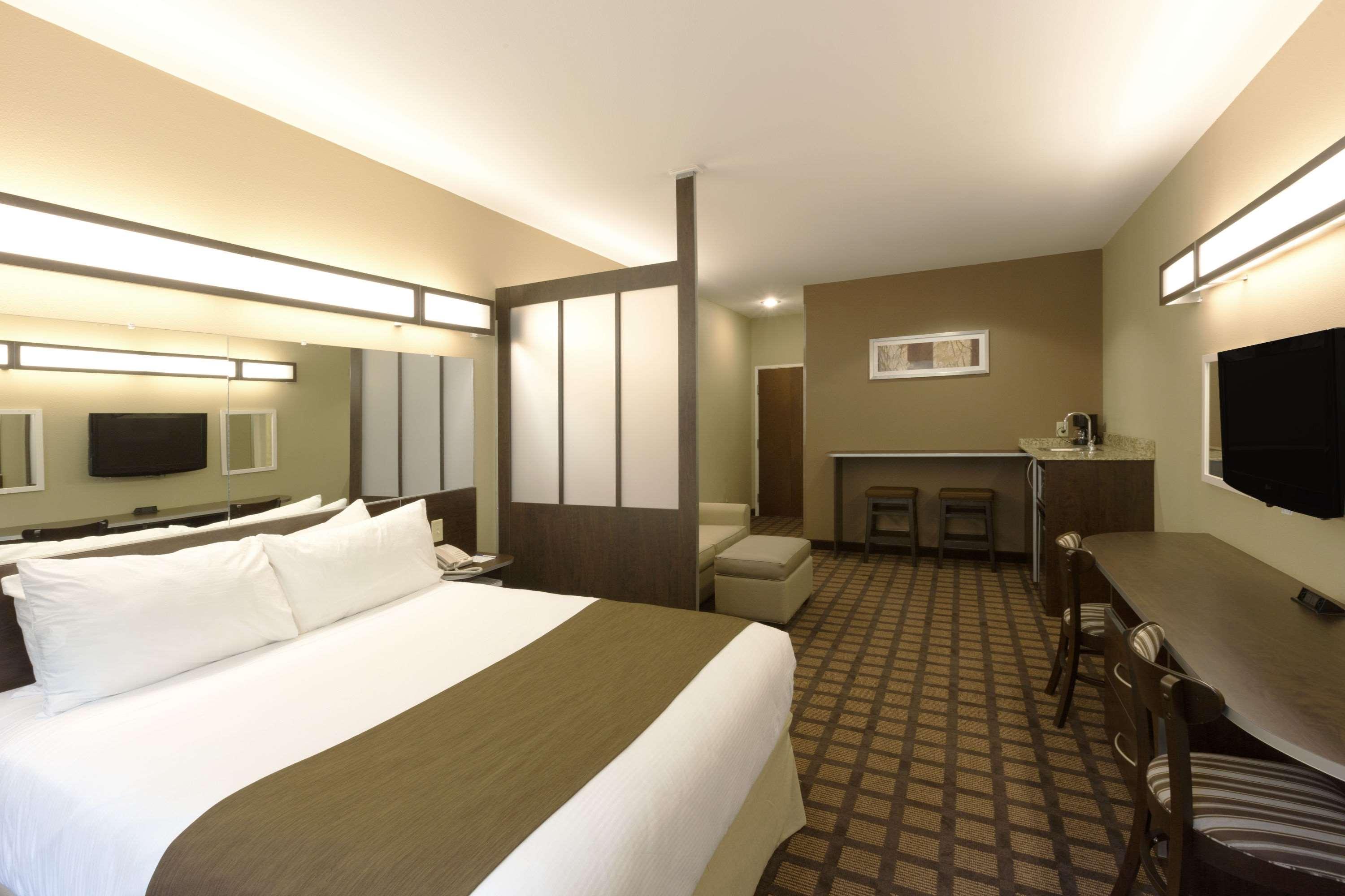 Microtel Inn & Suites Dillsboro/Sylva Екстериор снимка