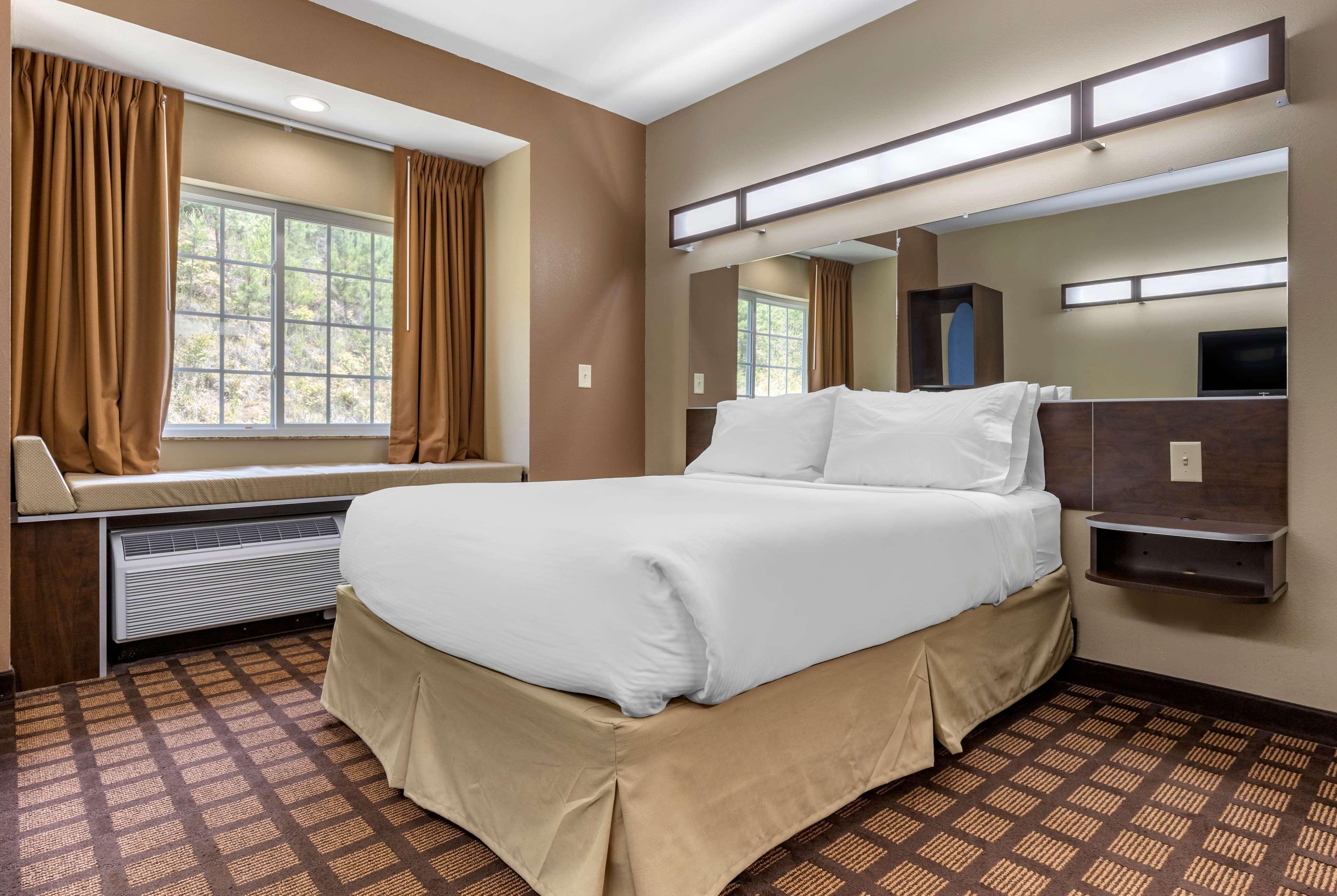 Microtel Inn & Suites Dillsboro/Sylva Екстериор снимка