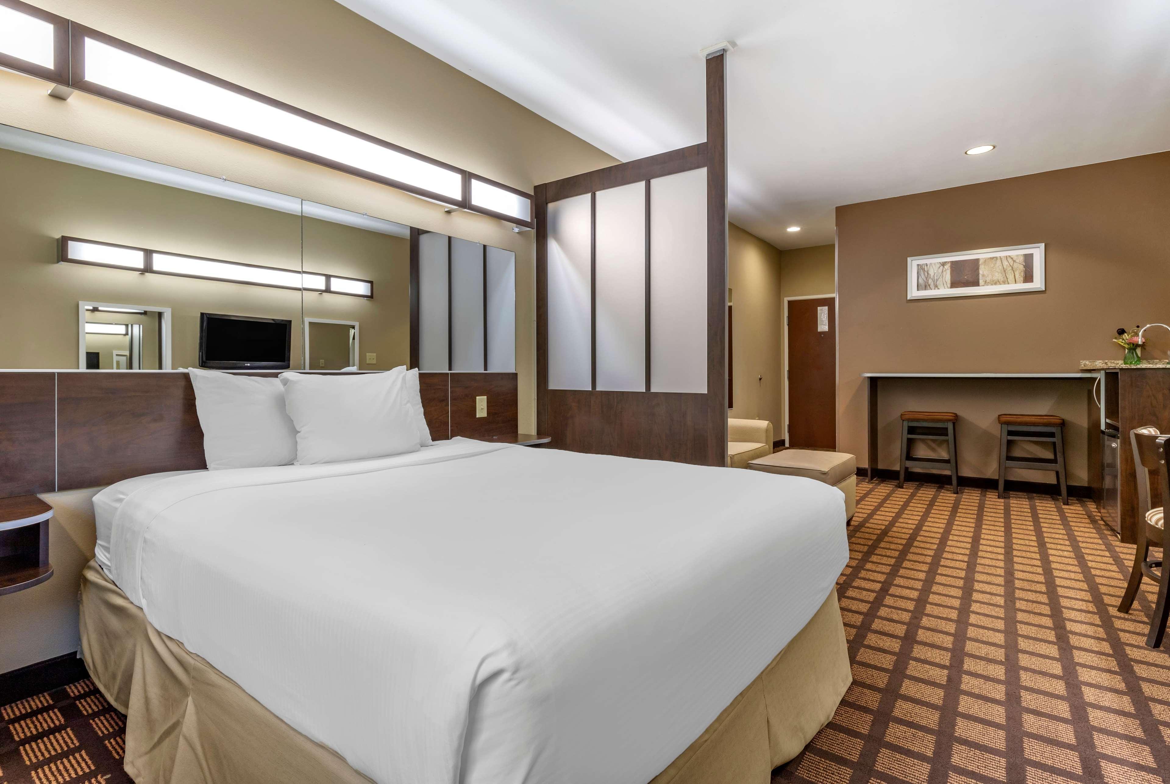 Microtel Inn & Suites Dillsboro/Sylva Екстериор снимка