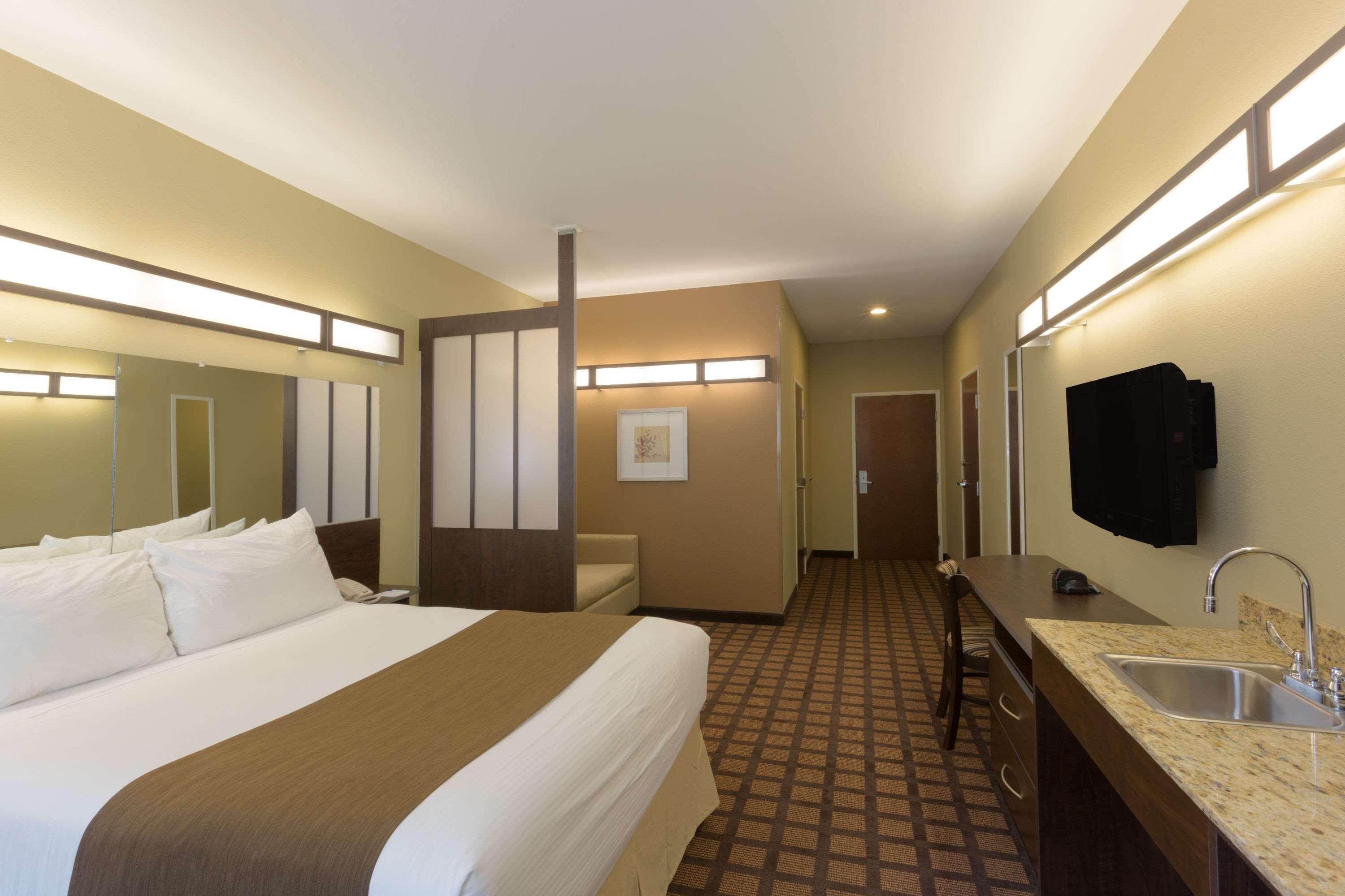 Microtel Inn & Suites Dillsboro/Sylva Екстериор снимка