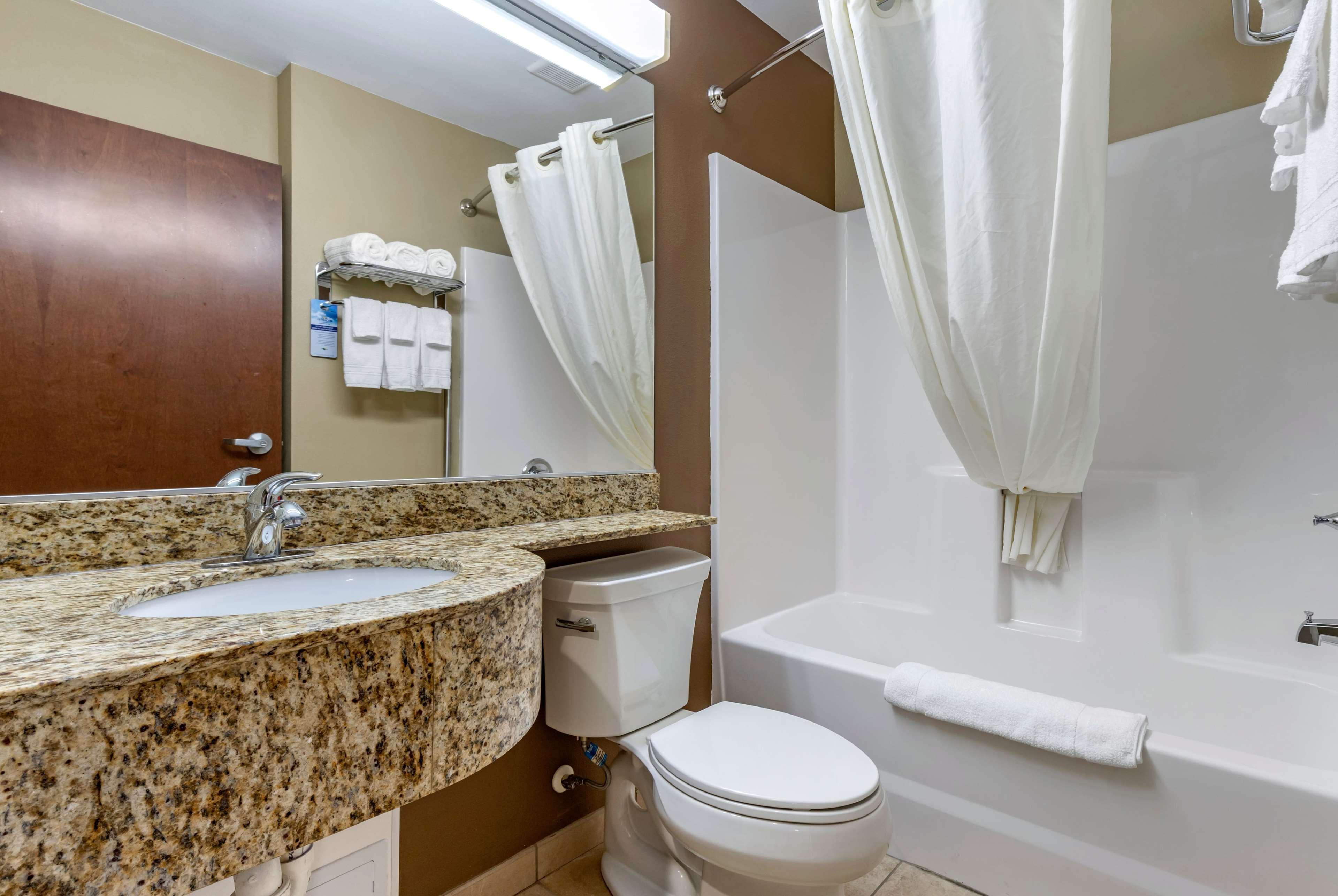 Microtel Inn & Suites Dillsboro/Sylva Екстериор снимка