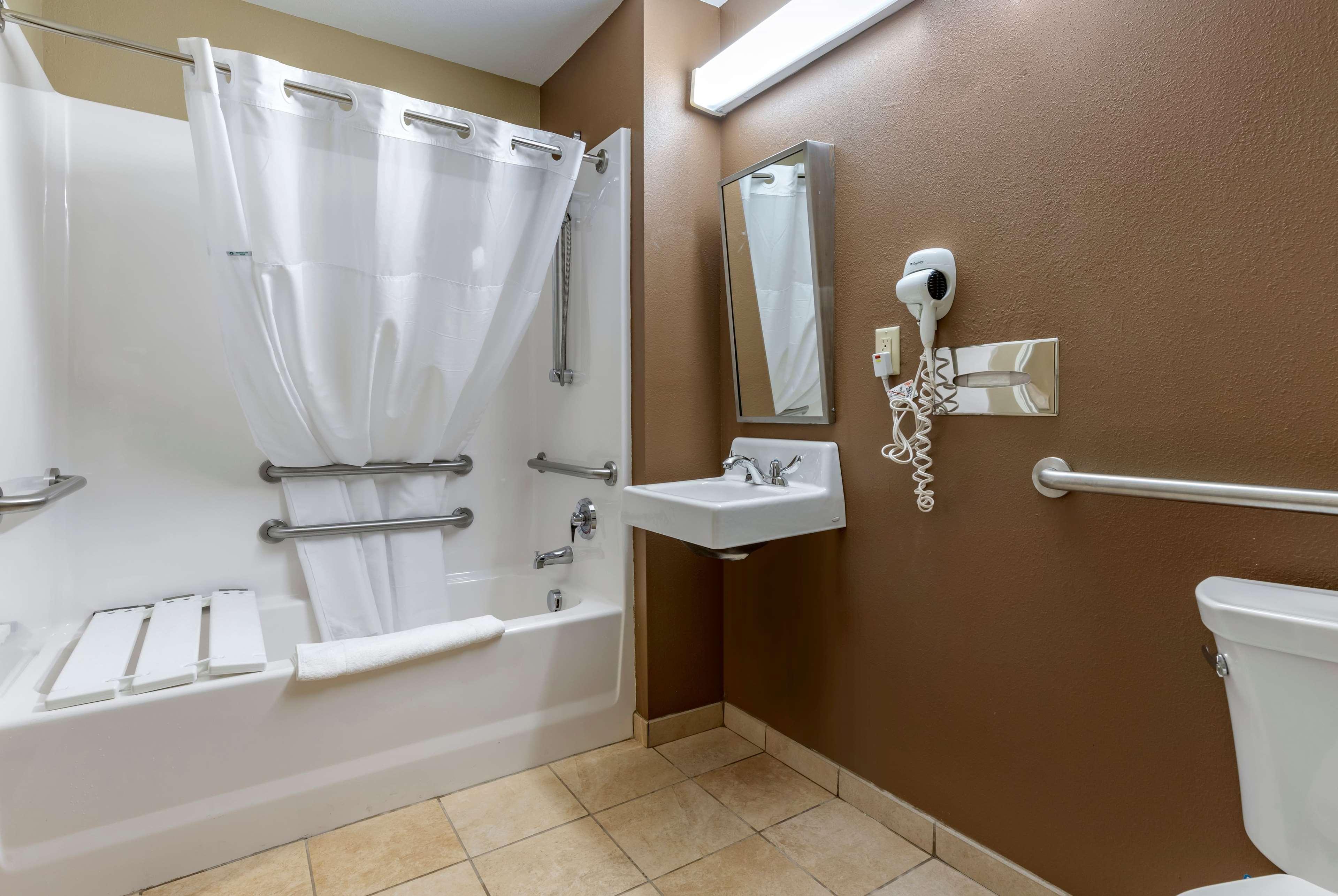 Microtel Inn & Suites Dillsboro/Sylva Екстериор снимка