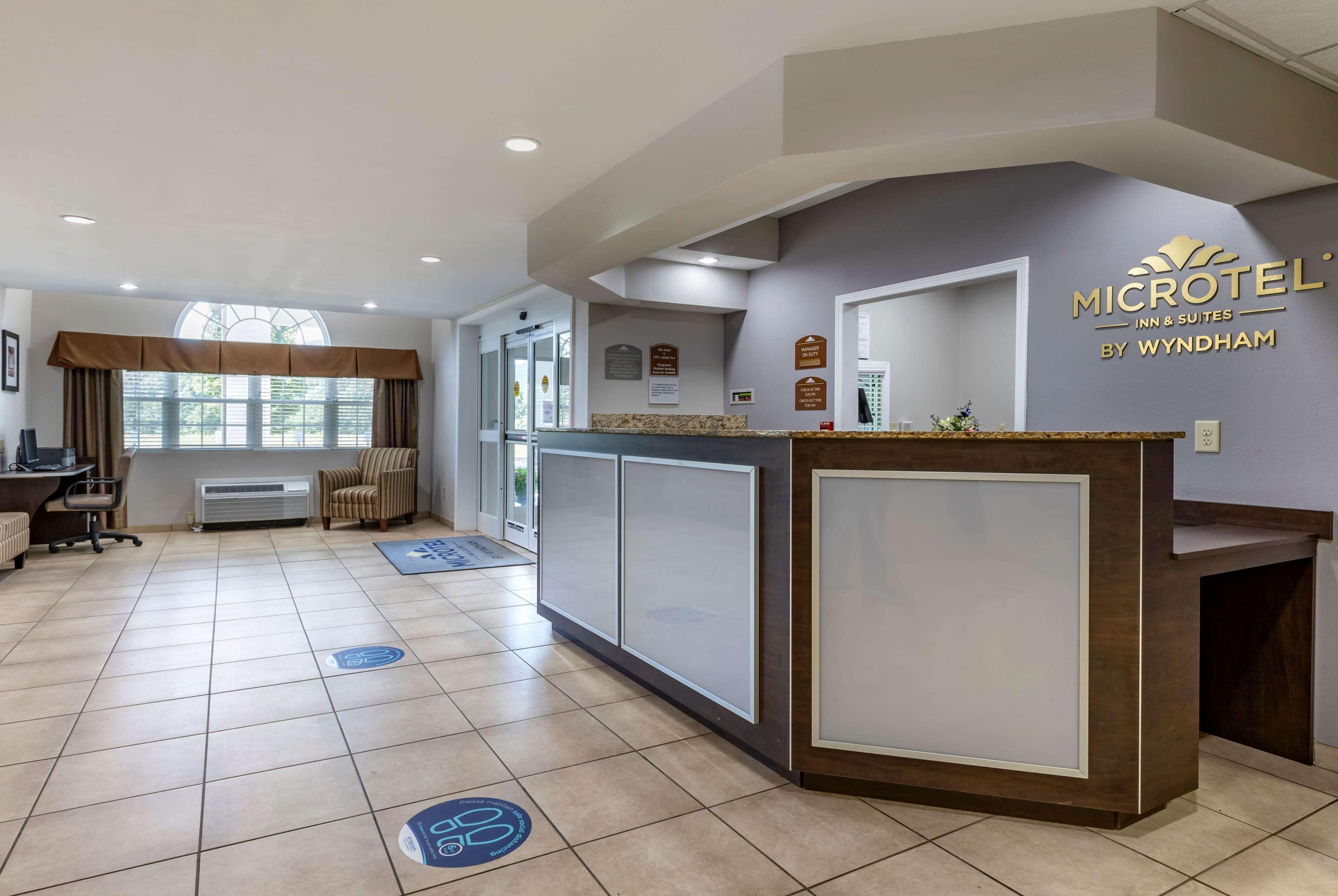 Microtel Inn & Suites Dillsboro/Sylva Екстериор снимка