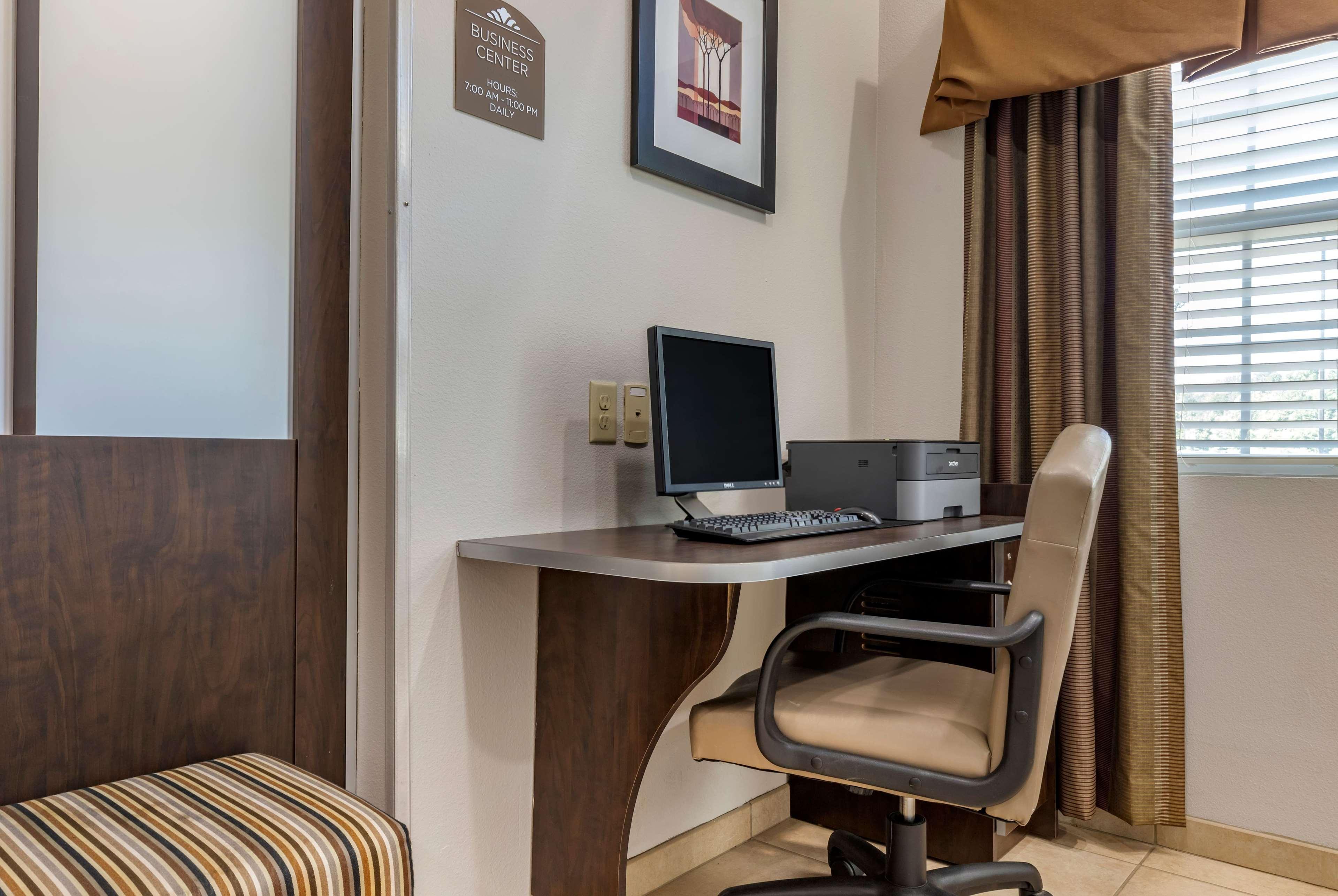 Microtel Inn & Suites Dillsboro/Sylva Екстериор снимка
