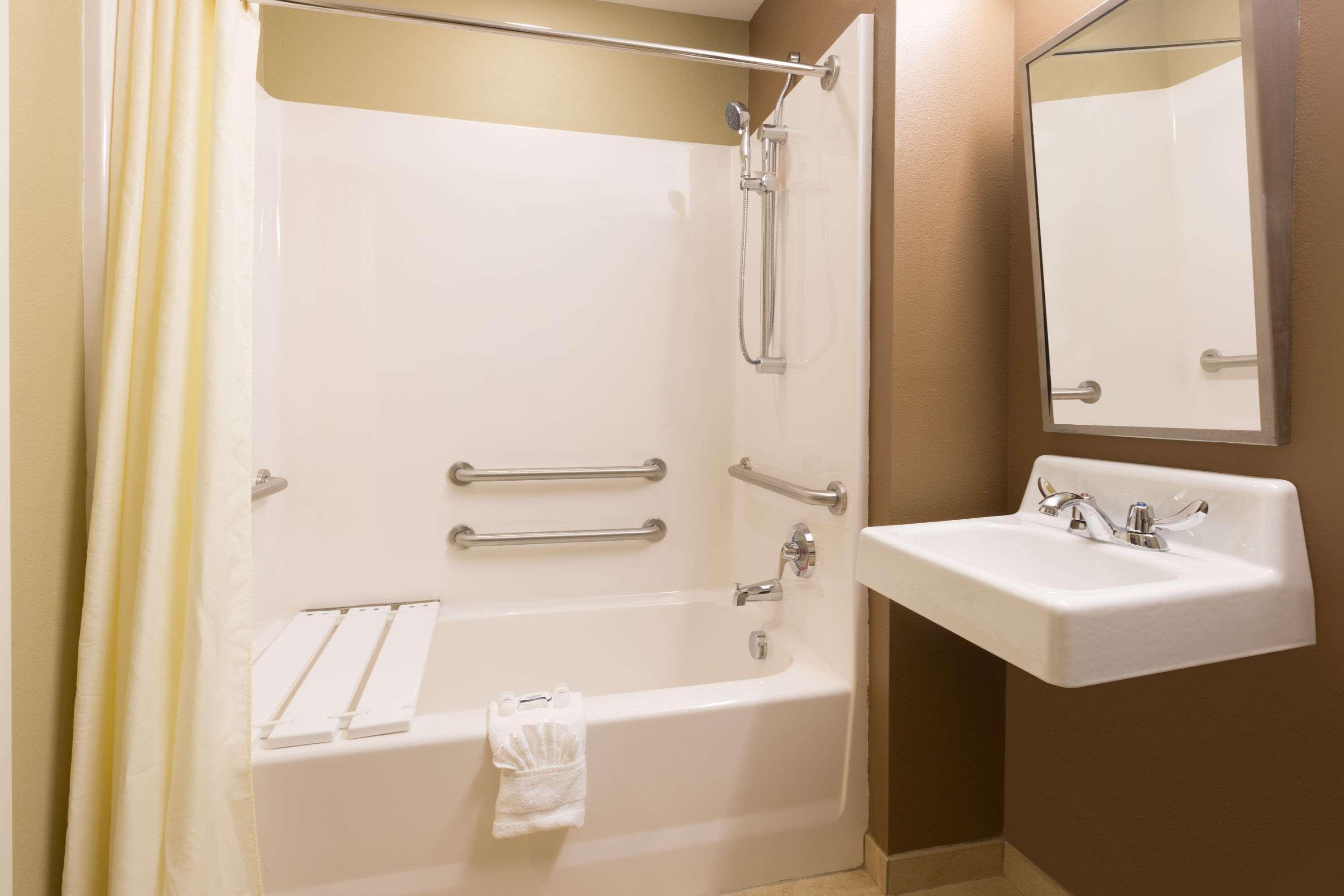 Microtel Inn & Suites Dillsboro/Sylva Екстериор снимка