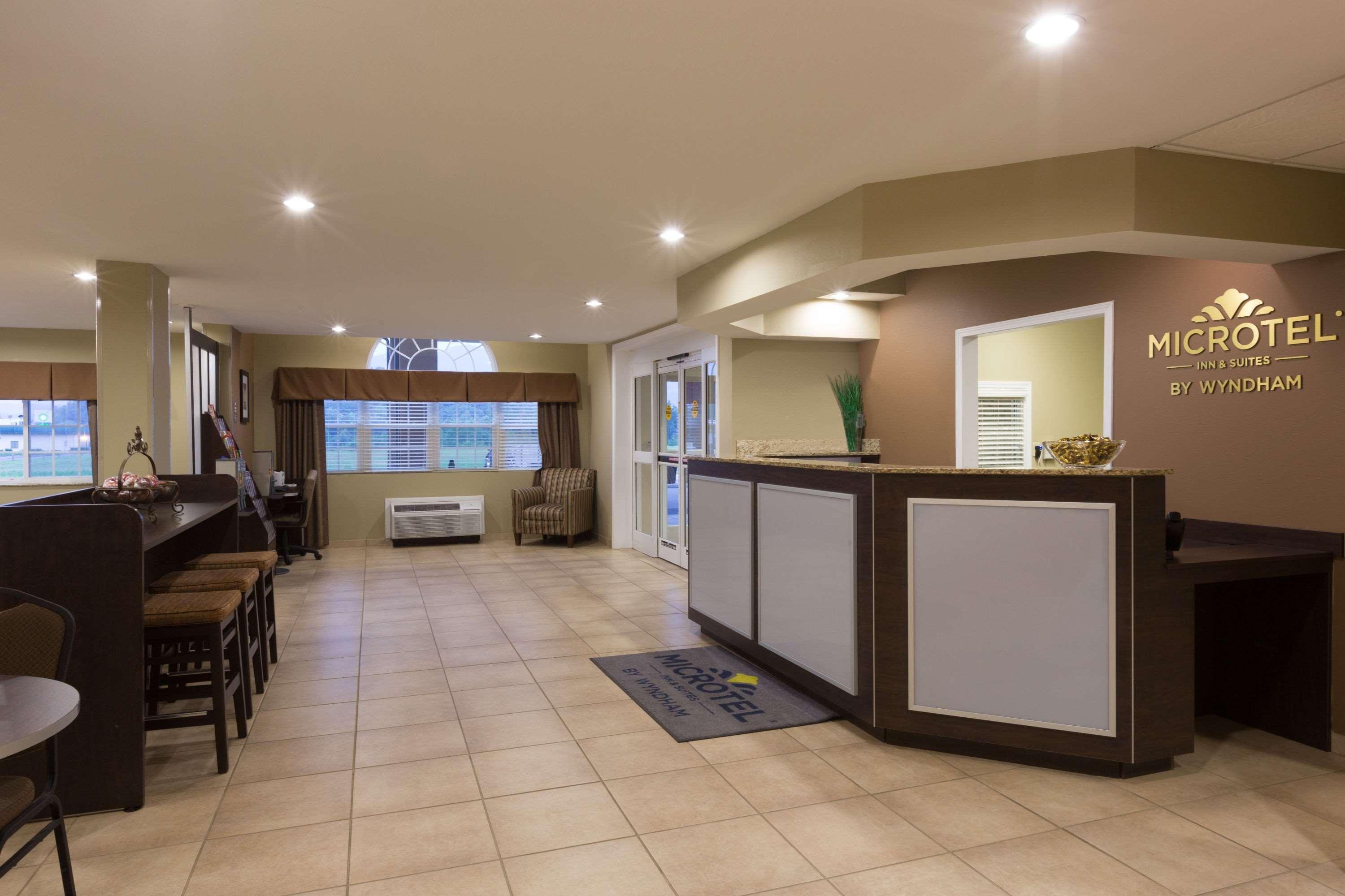 Microtel Inn & Suites Dillsboro/Sylva Екстериор снимка