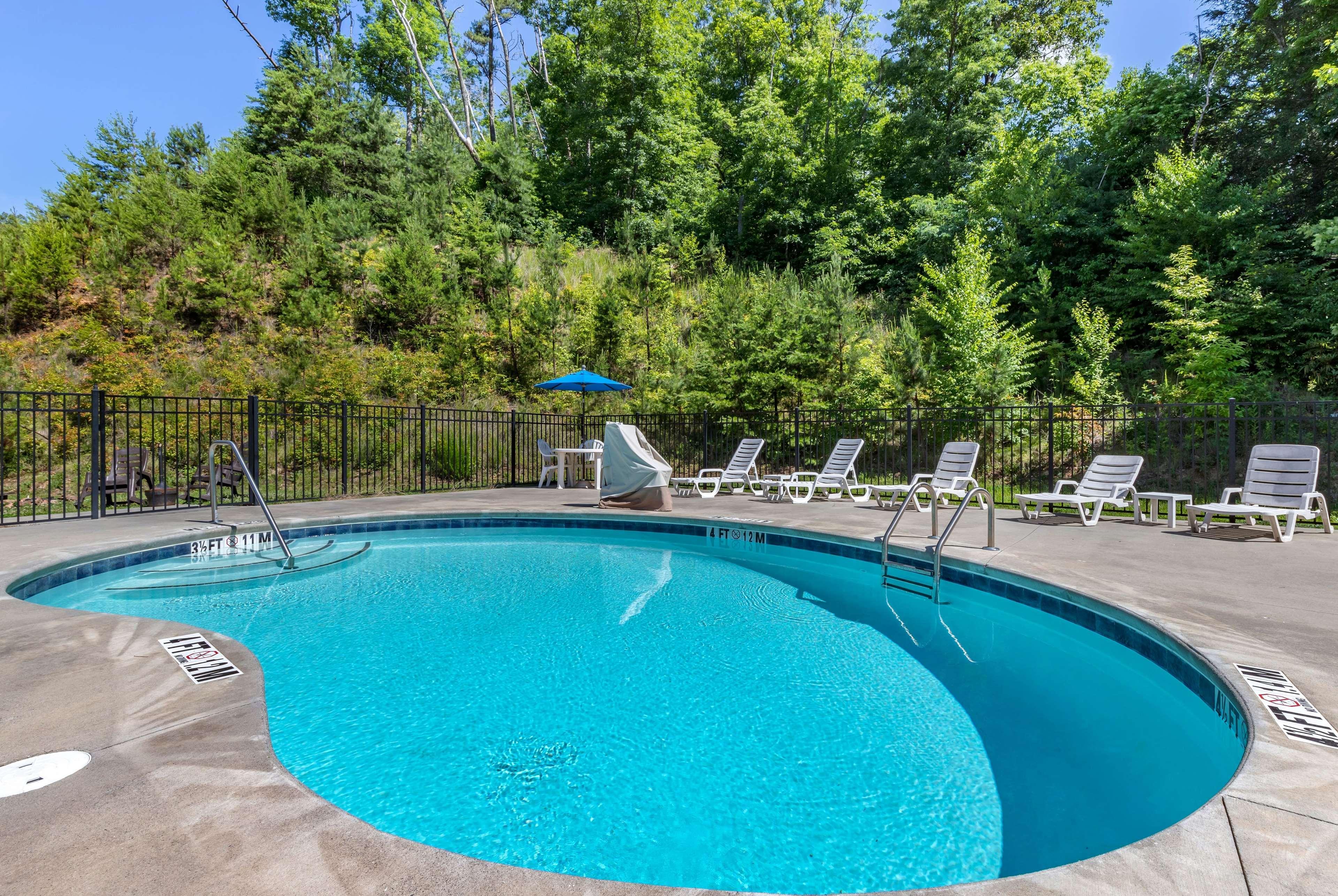 Microtel Inn & Suites Dillsboro/Sylva Екстериор снимка