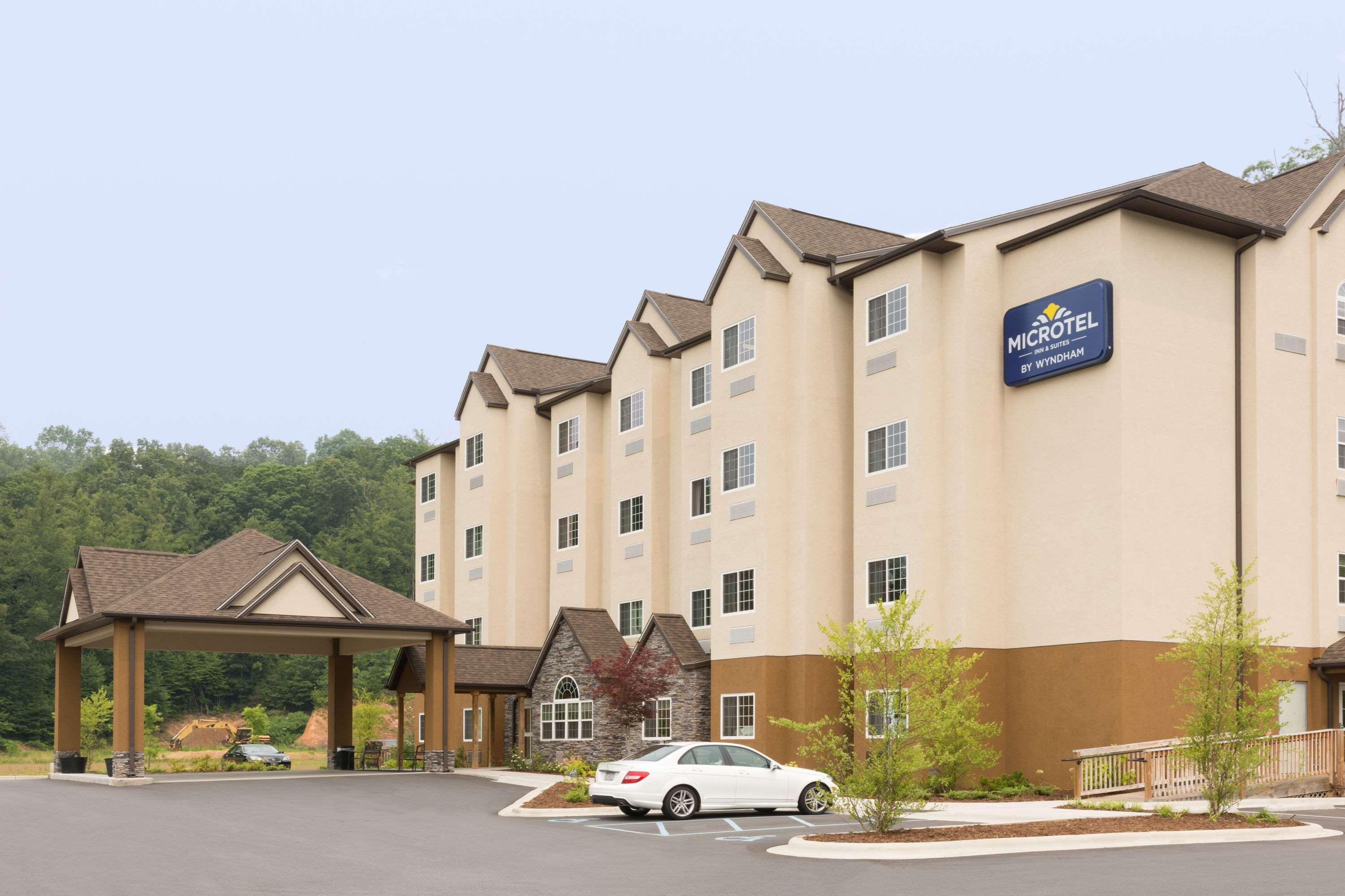 Microtel Inn & Suites Dillsboro/Sylva Екстериор снимка