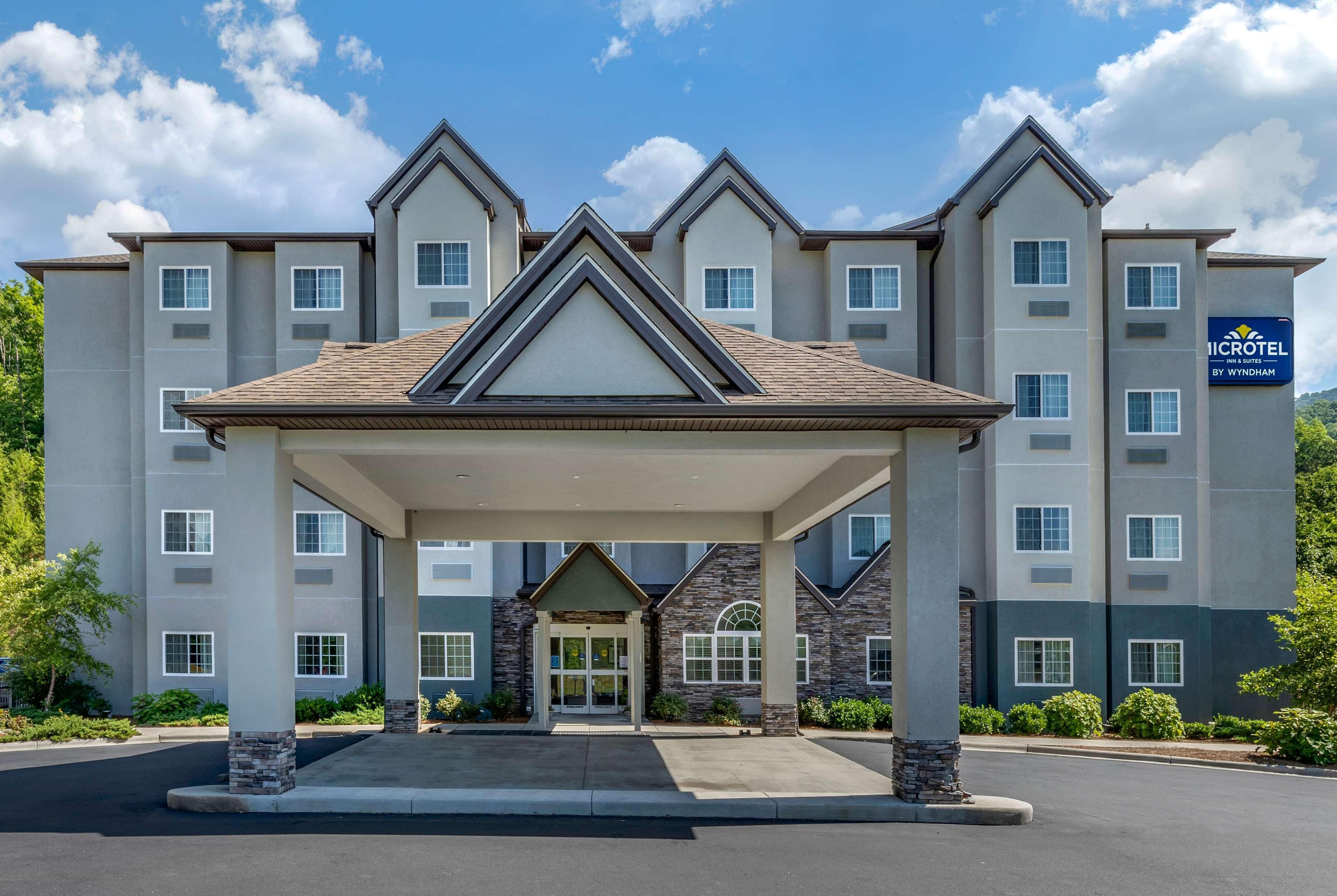 Microtel Inn & Suites Dillsboro/Sylva Екстериор снимка