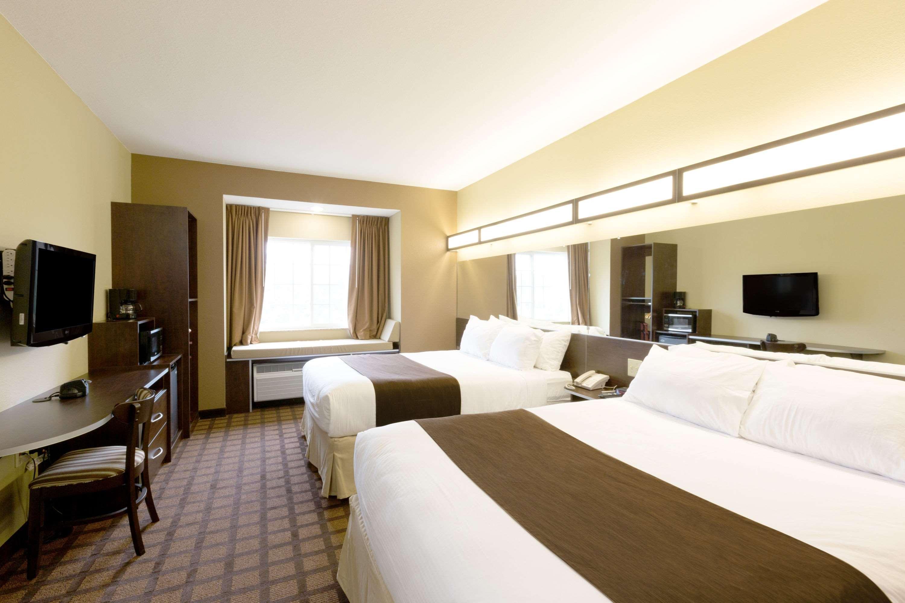 Microtel Inn & Suites Dillsboro/Sylva Екстериор снимка