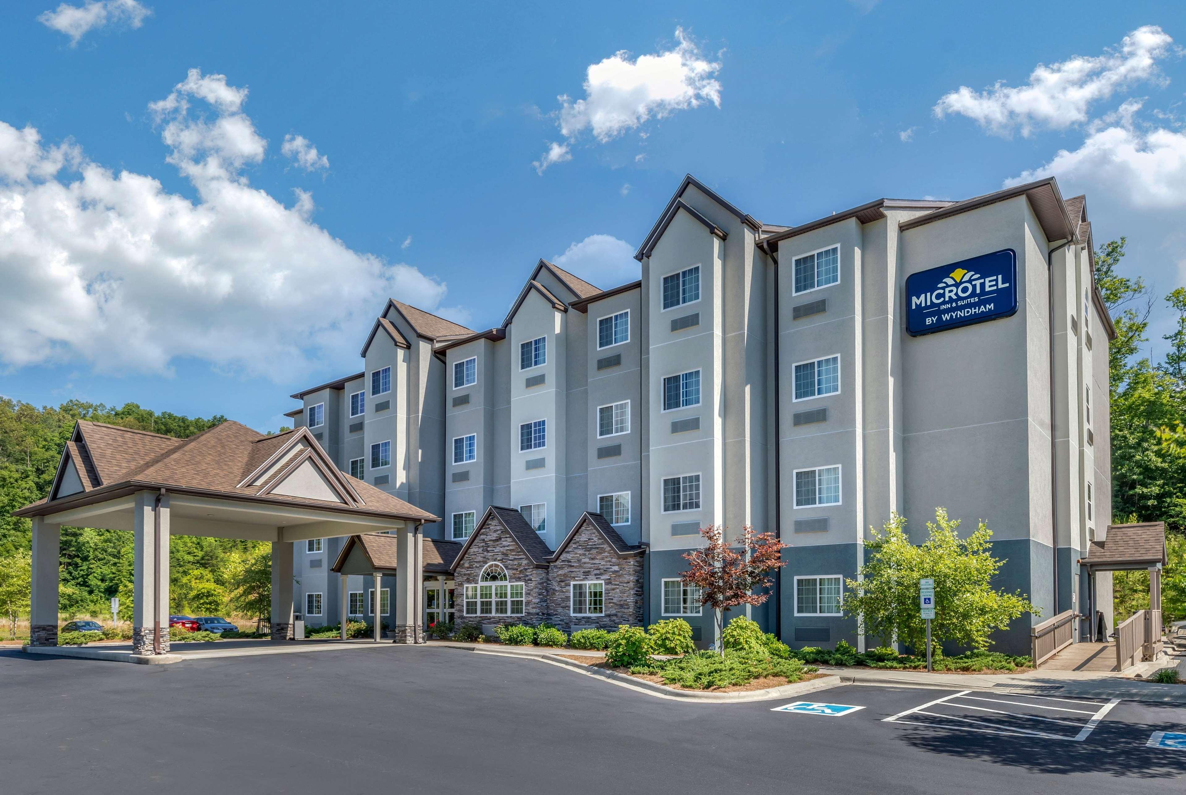 Microtel Inn & Suites Dillsboro/Sylva Екстериор снимка
