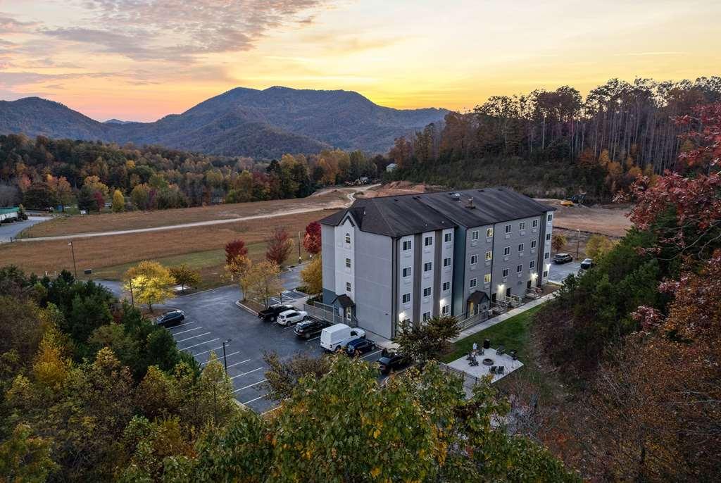 Microtel Inn & Suites Dillsboro/Sylva Екстериор снимка
