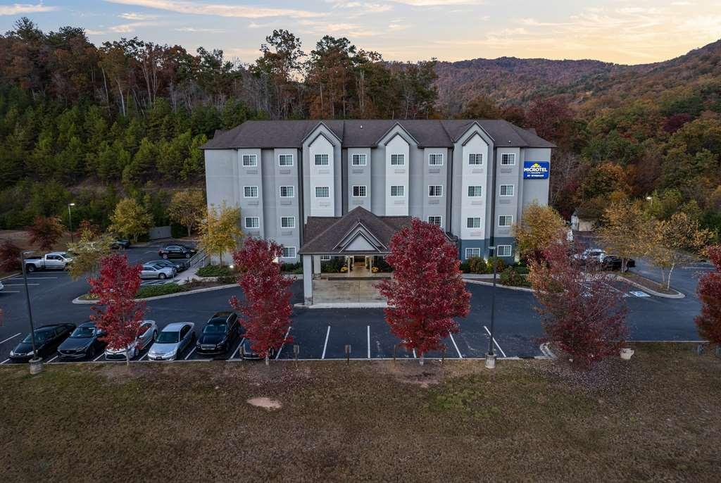 Microtel Inn & Suites Dillsboro/Sylva Екстериор снимка
