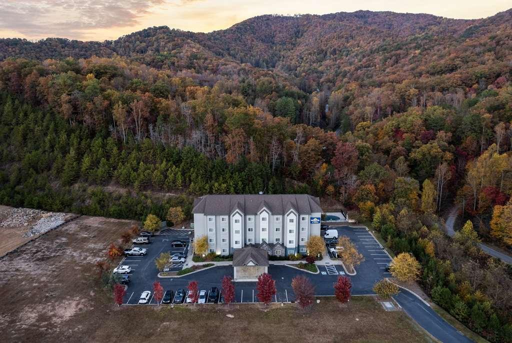Microtel Inn & Suites Dillsboro/Sylva Екстериор снимка