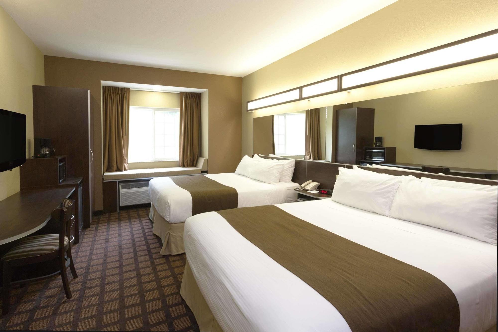 Microtel Inn & Suites Dillsboro/Sylva Екстериор снимка